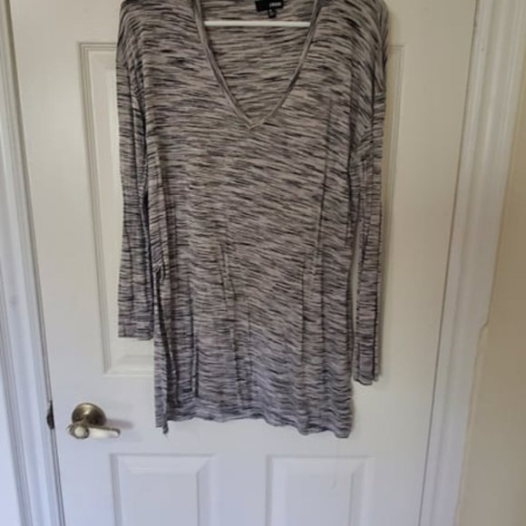 Long sleeve slit top - Picture 3 of 6